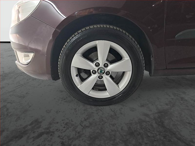 Škoda Fabia (2012) 1.2 12V, Park. senzory - fotka 14 z 15