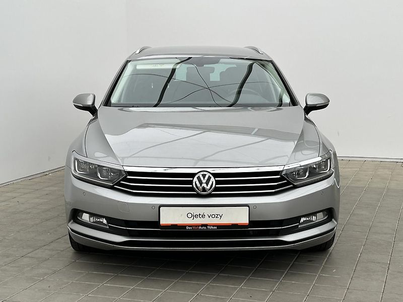 Volkswagen Passat Variant 2,0 TDI Highline - fotka 4 z 27