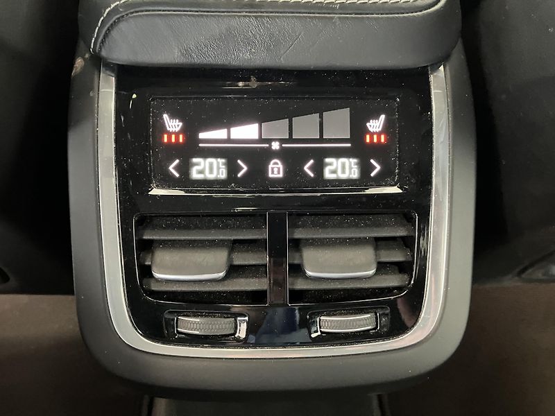 Volvo XC60 T6 AWD Drive-E Inscription AT8 - fotka 20 z 47