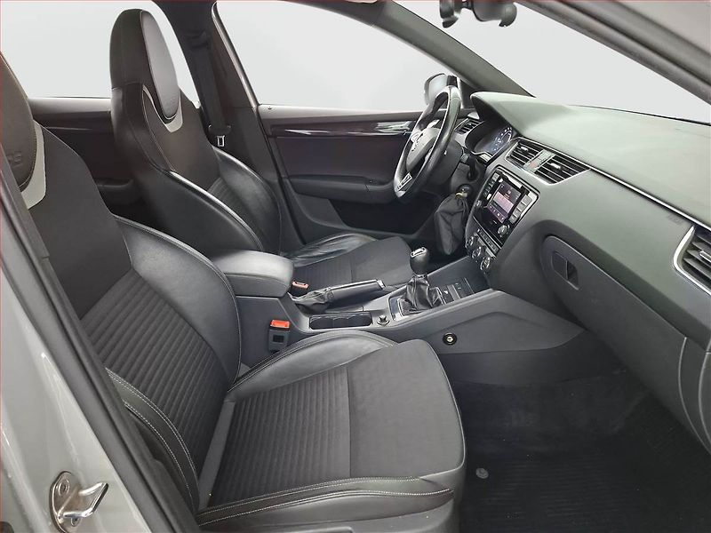 Škoda Octavia (2015) RS 2.0 TDI, Kůže, Bi-Xenony - fotka 9 z 18