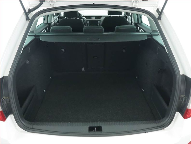 Škoda Octavia (2017) 1.6 TDI, Navi - fotka 14 z 15