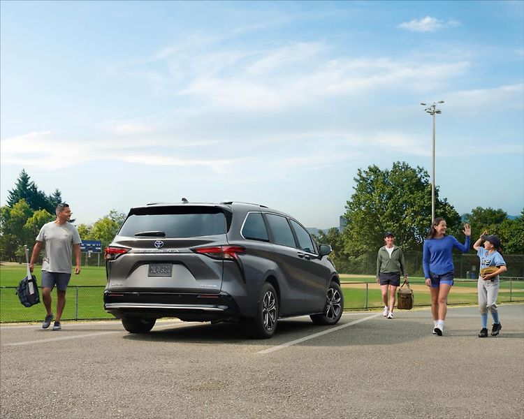 Toyota Sienna XSE AWD  2,4i Hybrid - fotka 3 z 17