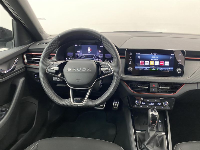Škoda Kamiq 1,0 TSI 85kW DSG Monte Carlo - fotka 10 z 27