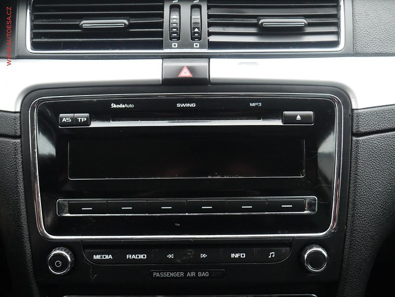 Škoda Superb (2010) 2.0 TDi, ČR, Ambition - fotka 12 z 19