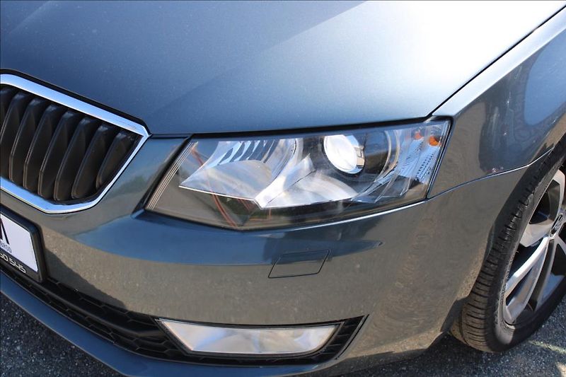 Škoda Octavia 1,4 TSi  EDITTION, XENONY - fotka 22 z 27