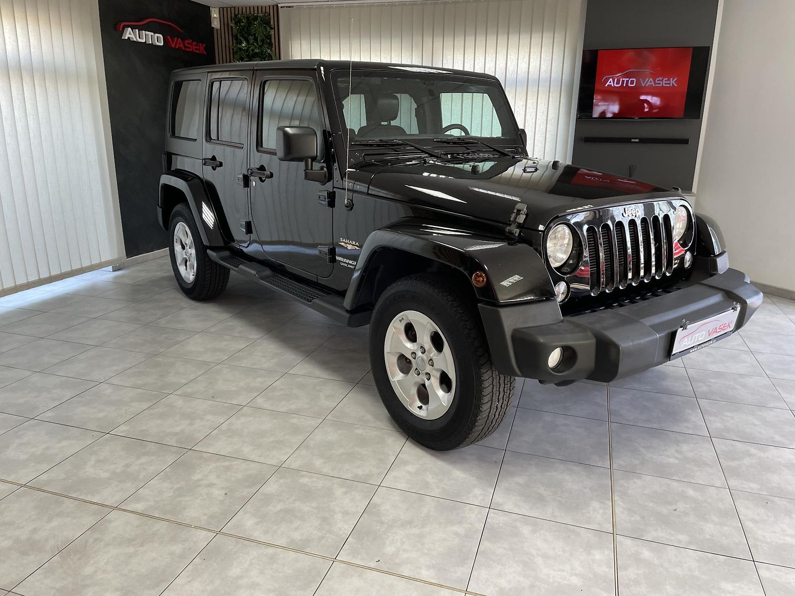 Jeep Wrangler Sahara 3.6 V6 AT ČR REZERVACE 