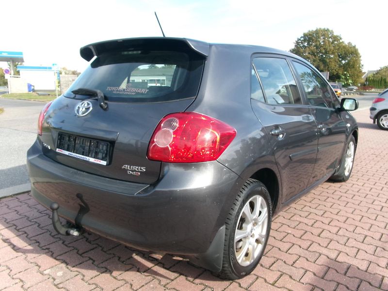 Toyota Auris (2007) 2,0 D-4D 93kW AC TEMP ALU - fotka 8 z 26