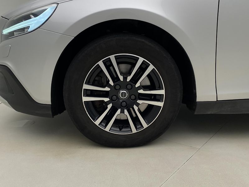 Volvo V40 CC D3 MOMENTUM AUT  - fotka 31 z 43