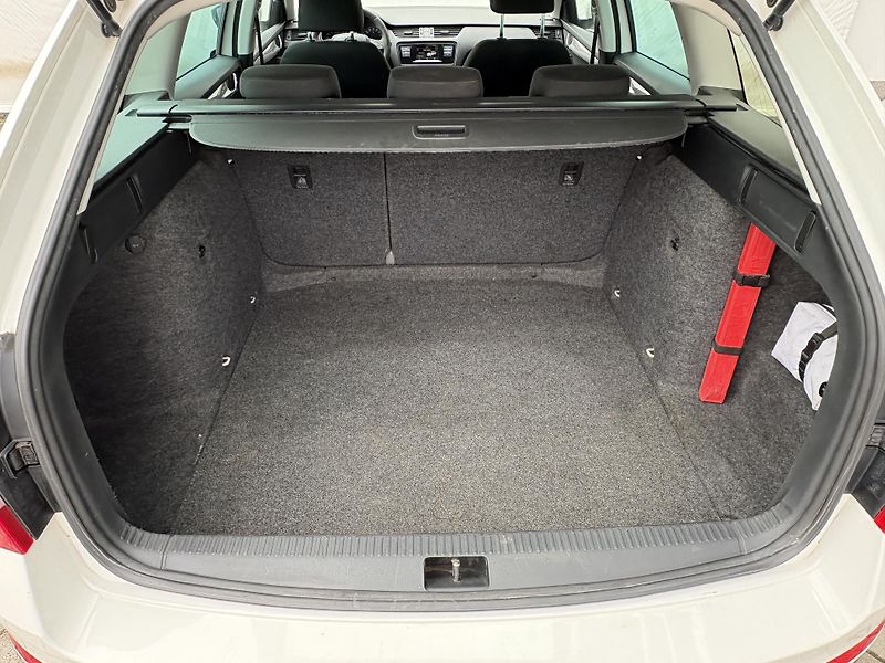 Škoda Octavia Combi 1.6 TDI ACTIVE Plus  81 - fotka 19 z 25