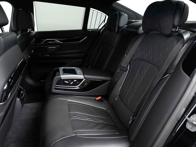 BMW Řada 7 740d xDrive - fotka 21 z 22