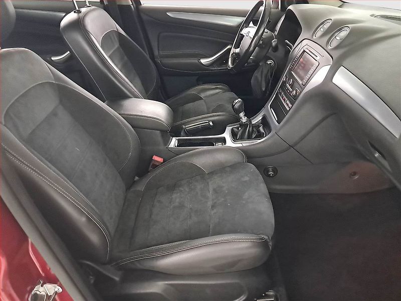 Ford Mondeo (2014) 2.0 TDCi, Xenony, Tempomat - fotka 9 z 19