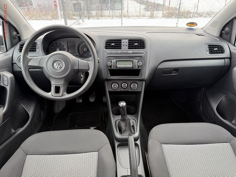 Volkswagen Polo (2011) 1.2i, AC - fotka 8 z 14