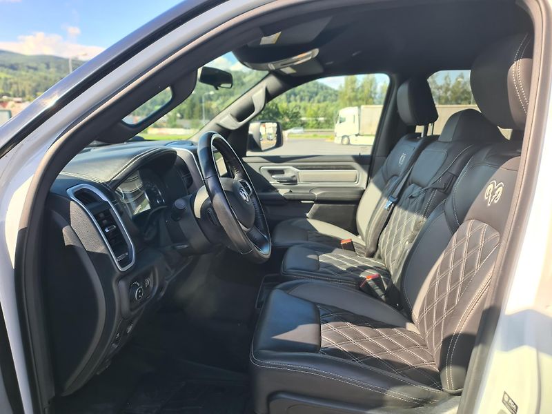 Dodge RAM 1500 (2022) 5.7 HEMI 4x4 BIGHORN LPG - fotka 28 z 67