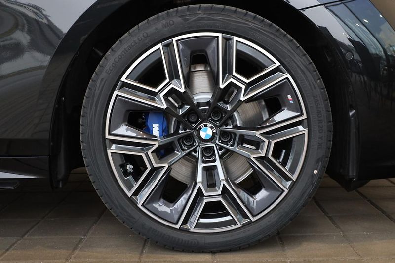 BMW Řada 5 520d xDrive - fotka 7 z 18
