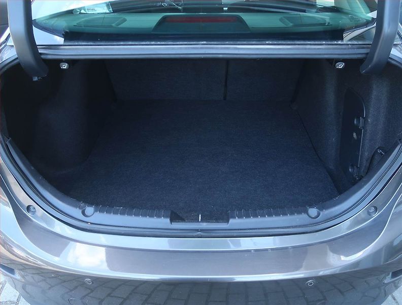 Mazda 3 (2016) Kenko 2.0 Skyactiv-G, Automat - fotka 14 z 18