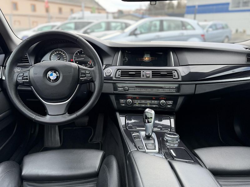 BMW Řada 5 530D, 190kw, HUD, PANO, Tažné - fotka 14 z 21