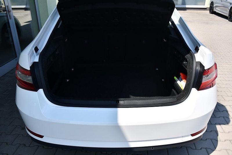 Škoda Superb 1.5TSi 110kW MT CARPLAY  - fotka 45 z 51