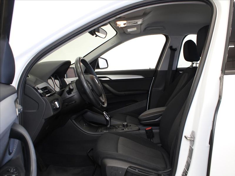 BMW X1 2,0 18d xDrive 115tkm.2.maj.ČR - fotka 6 z 24