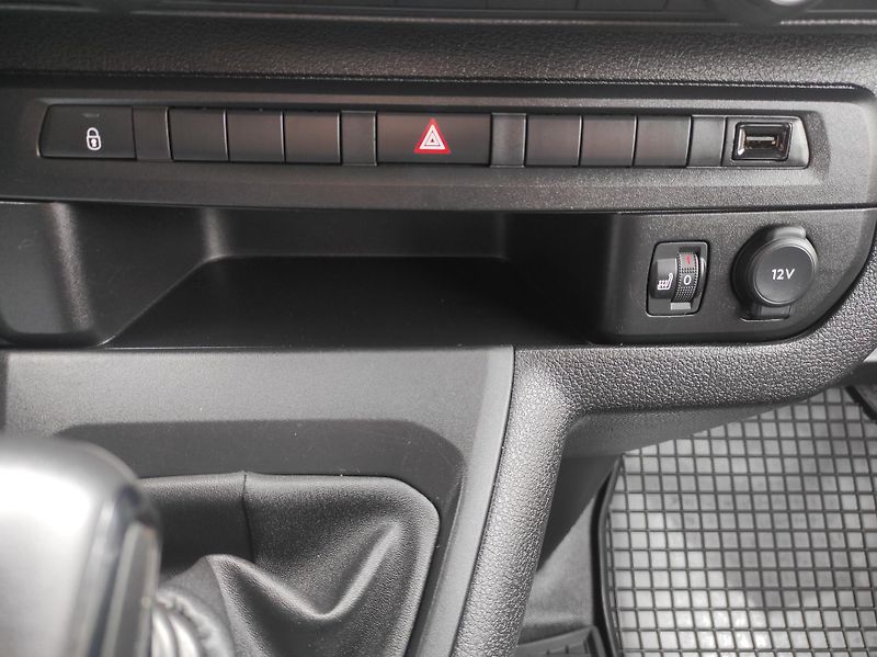 Toyota ProAce 2,0D-4D 9 míst, L2, ČR, TZ - fotka 20 z 31
