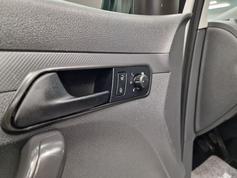 Volkswagen Caddy (2015) 2.0 Maxi CNG MAN 2015 | Záruka - fotka 15 z 53