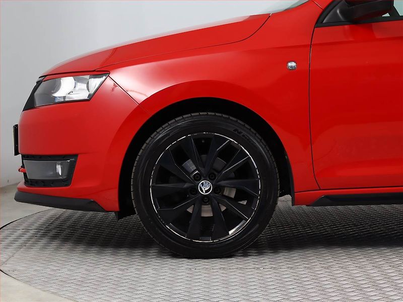 Škoda Rapid (2015) Spaceback 1.2 TSI, Xenony - fotka 12 z 15