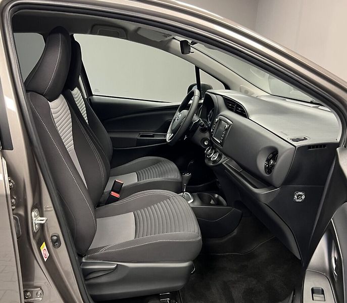 Toyota Yaris 1.5 AT ACTIVE TREND - fotka 8 z 15