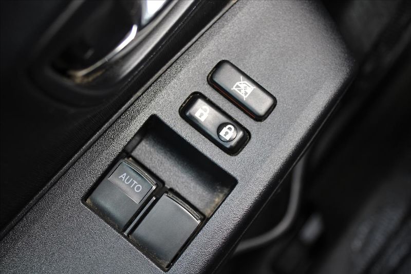 Toyota Yaris 1,0 VVT-i  NOVÉ V ČR,1.MAJITEL - fotka 18 z 23