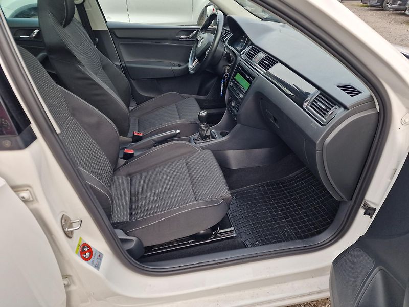 Škoda Rapid 1,2TSI 77KW STYLE+ PANORAMA - fotka 11 z 19