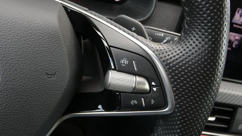 Škoda Scala 1,5TSI DSG Monte Carlo - fotka 12 z 25