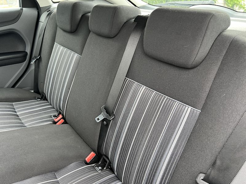 Ford Focus 1.6TDCi 66KW ČR TAŽNÉ KLIMA - fotka 24 z 39