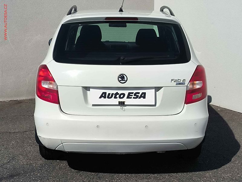 Škoda Fabia (2008) 1.4 16V, ČR, Elegance, AC - fotka 5 z 15