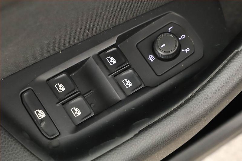 Volkswagen Passat (2016) 2.0 TDI, Serv.kniha, Navi - fotka 9 z 18