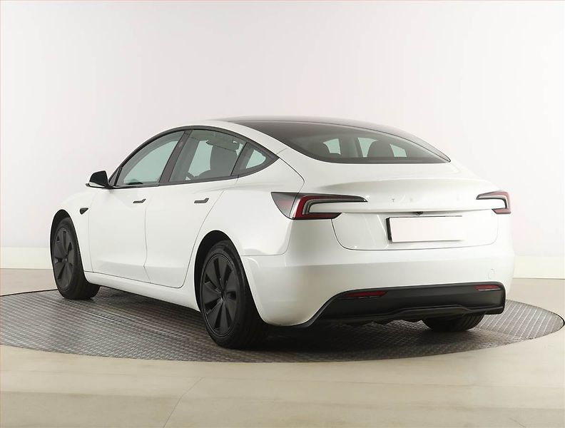 Tesla Model 3 (2023) Standard Range 60kWh, SoH 98% - fotka 4 z 32