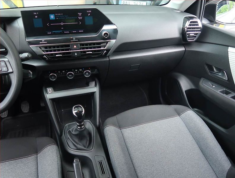 Citroën C4 (2021) 1.2 PureTech, Navi, Tempomat - fotka 8 z 18