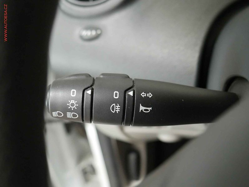 Renault Twingo (2011) 1.1i, 1.maj,ČR - fotka 13 z 14