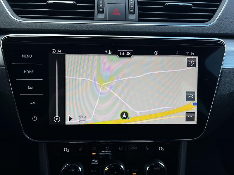 Škoda Superb 2.0TDI DSG ACC 1.Maj DPH TZ - fotka 17 z 24