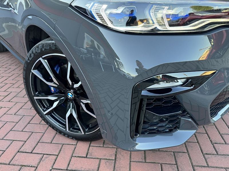 BMW X7 (2021) xDrive 40d M-Paket Pano - fotka 39 z 49