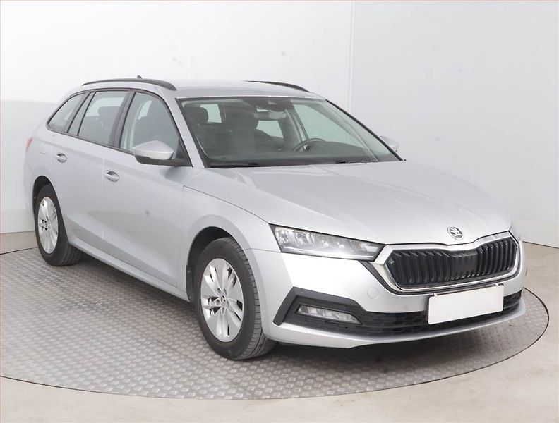 Škoda Octavia (2023) Ambition 2.0 TDI, ČR,1.maj - fotografie inzerátu