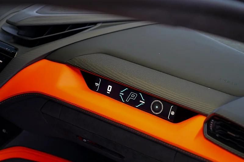 Lamborghini Revuelto (2024) Hybridní V12  - fotka 14 z 16