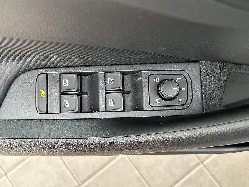 Škoda Kamiq 1.0 TSI Monte Carlo - fotka 14 z 30