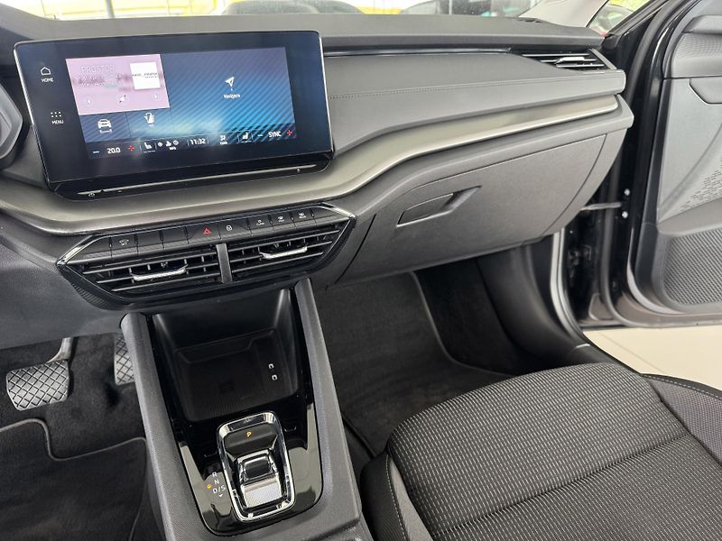 Škoda Octavia 2,0TDI DSG*110kW*REZERVACE! - fotka 17 z 28
