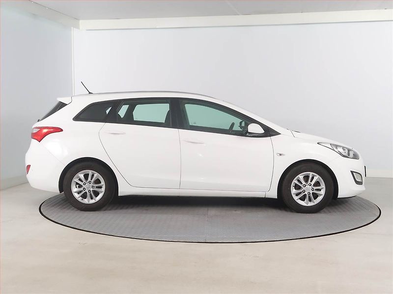 Hyundai i30 (2015) 1.6 CRDi, ČR,1.maj, Serv.kniha - fotka 6 z 16