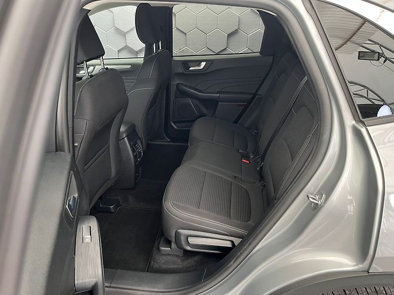 Ford Kuga 2.5 Duratec HEV 4x4 TITANIUM - fotka 33 z 56