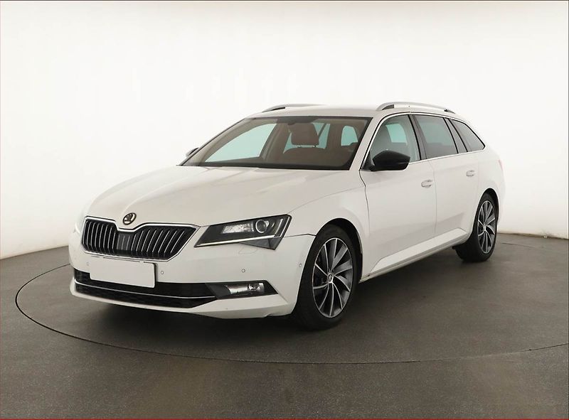Škoda Superb (2017) Laurin&Klement 2.0 TDI, Kůže - fotka 2 z 25