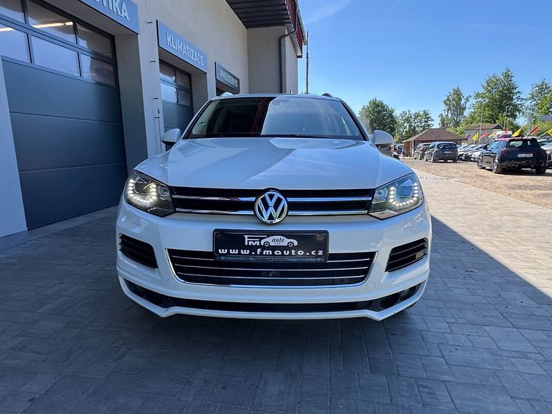 Volkswagen Touareg (2012) 3.0 TDi R-LINE 4motion - fotka 3 z 49