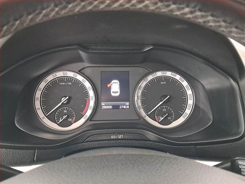 Škoda Karoq (2018) Style 1.6 TDI, Tempomat - fotka 11 z 18