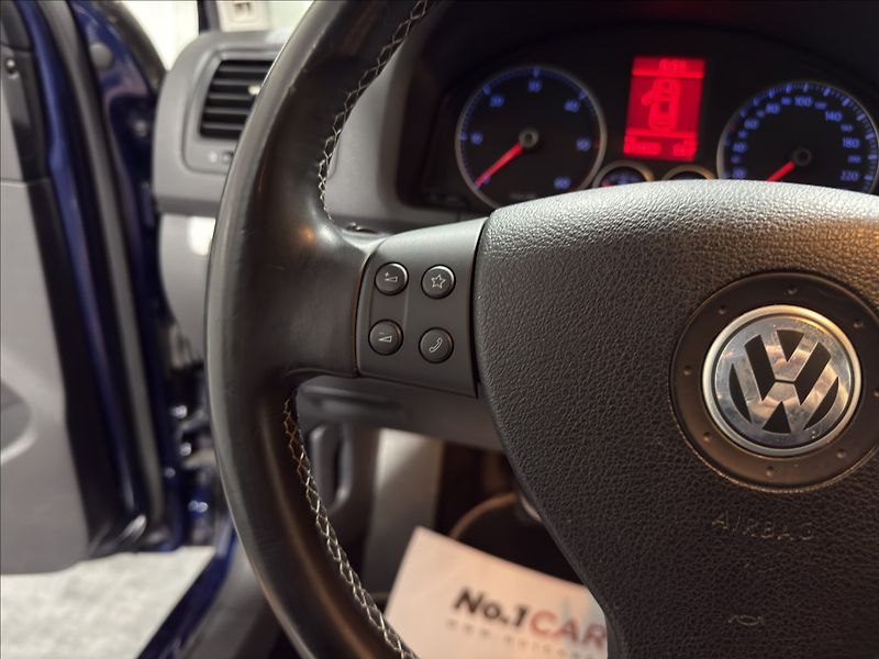 Volkswagen Jetta 1,9   TDI 77KW UNITED 1.MAJ - fotka 11 z 28
