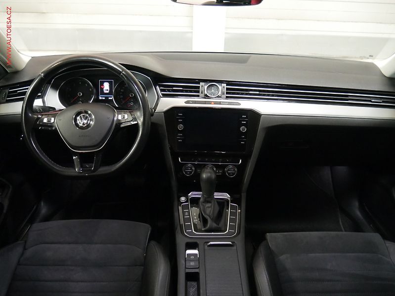 Volkswagen Passat (2018) 1.8 TSi, ČR, Comfortline - fotka 8 z 18