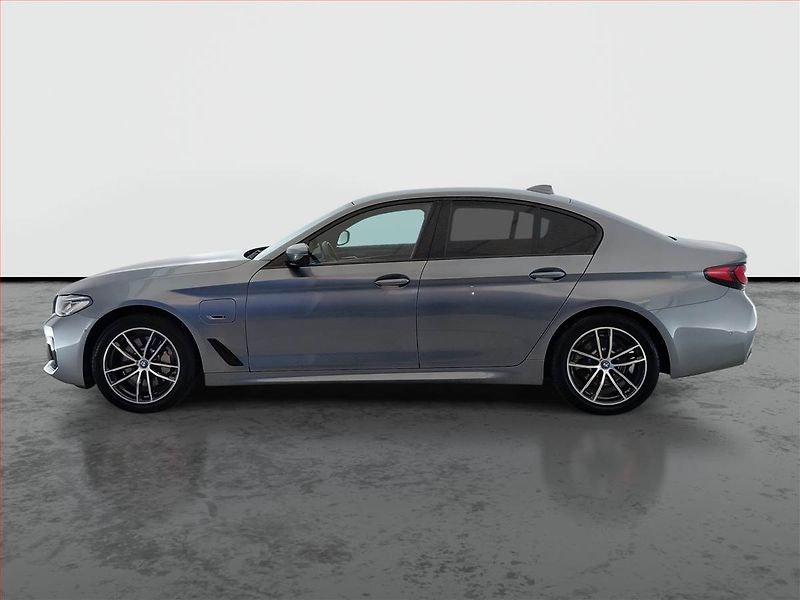 BMW Řada 5 (2021) M Sport 530e - fotka 3 z 22