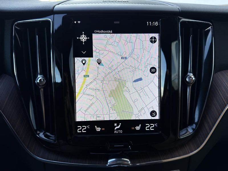Volvo XC60 T5 AWD // MOMENTUM PRO  - fotka 24 z 49